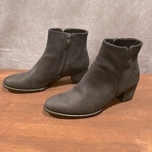 Ecco ankle low heel boots black Nubuck leather size 5